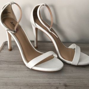 🇺🇸MEM WEEK SALE🇺🇸 White Heels Sandals